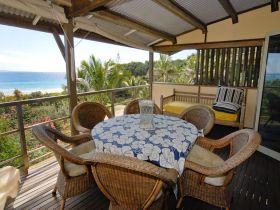 Claytons On Cylinder Beach Front Apartments - New South Wales Tourism  1