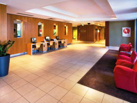 Travelodge Hotel Garden City Brisbane - New South Wales Tourism  1