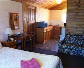 Twelve Apostles Motel & Country Retreat - New South Wales Tourism  2