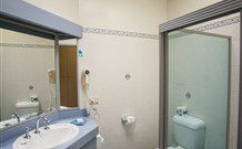 Golden Chain Palm Court Motor Inn - Port Macquarie - New South Wales Tourism  2