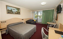 Golden Chain Palm Court Motor Inn - Port Macquarie - New South Wales Tourism  3