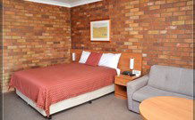 Peter Allen Motor Inn - Tenterfield - New South Wales Tourism  1