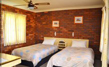 Peter Allen Motor Inn - Tenterfield - New South Wales Tourism  2