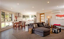 Amazing Country Escapes - Lakeview Luxury Cabins - New South Wales Tourism  1
