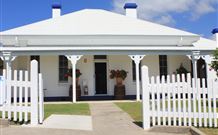 Smoky Cape Lighthouse Bed And Breakfast - New South Wales Tourism  2