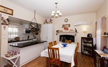 Tenterfield Cottage - New South Wales Tourism  4