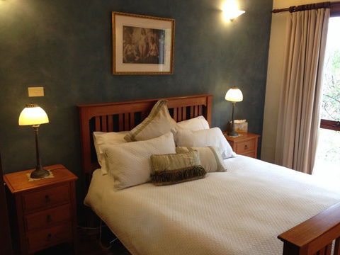 Studio Cottages Romantic Hideaway - New South Wales Tourism  6