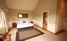 Yarralaw Springs Wines Vine Loft Bed And Breakfast - New South Wales Tourism  1