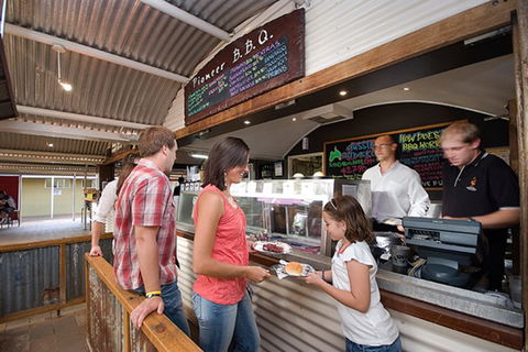 Ayers Rock - Outback Pioneer Lodge - New South Wales Tourism  5