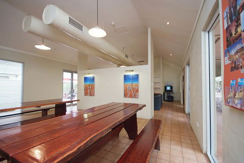 Ayers Rock - Outback Pioneer Lodge - New South Wales Tourism  6