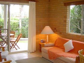 Shoreline Apartments Woodgate Beach - New South Wales Tourism  0