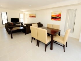 Gladstone Heights Executive Apartments - New South Wales Tourism  0