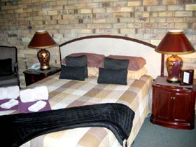 Centre Point Mid-City Motor Inn - New South Wales Tourism  1