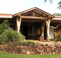The Hollow Log Country Retreat - New South Wales Tourism 