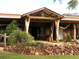 The Hollow Log Country Retreat - New South Wales Tourism  0