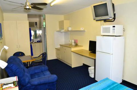 Fourth Avenue Motor Inn - New South Wales Tourism  36