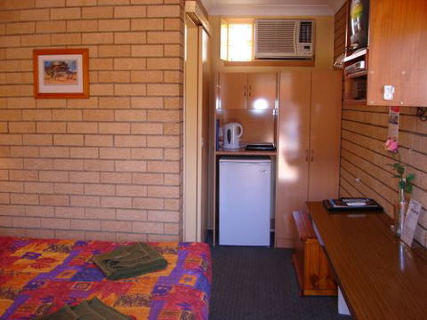 Lake Front Motel - New South Wales Tourism  9