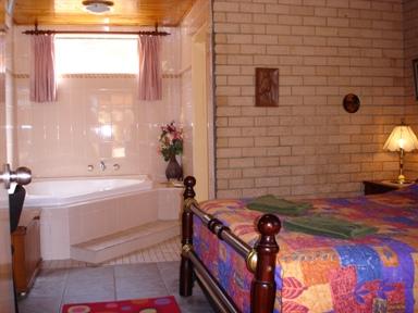 Lake Front Motel - New South Wales Tourism  16