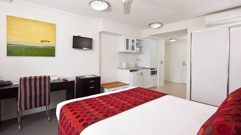 BEST WESTERN PLUS Cairns Central Apartments - New South Wales Tourism  1