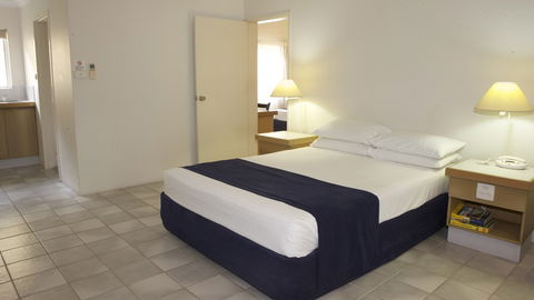 BEST WESTERN Lazy Lizard Motor Inn - New South Wales Tourism  0