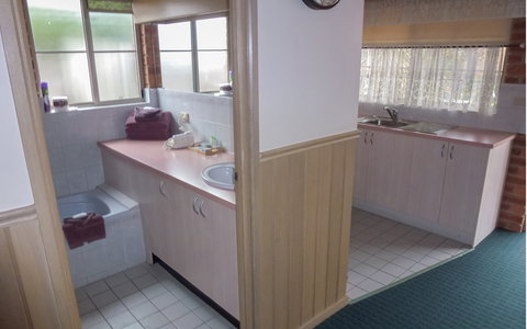 BEST WESTERN Colonial Motor Inn - New South Wales Tourism  6