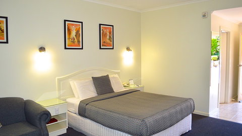 BEST WESTERN Cathedral Motor Inn - New South Wales Tourism  1