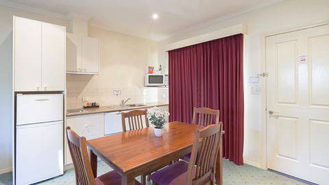 BEST WESTERN Crystal Inn - New South Wales Tourism  1