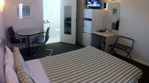 BEST WESTERN Alexander Motor Inn And Apartments - New South Wales Tourism  0