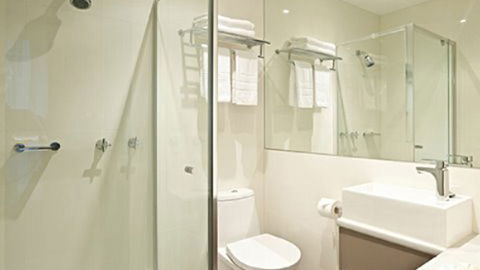 BEST WESTERN PLUS Travel Inn Hotel - New South Wales Tourism  1