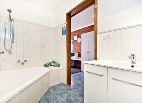 BEST WESTERN Whalers Rest Motor Inn - New South Wales Tourism  2