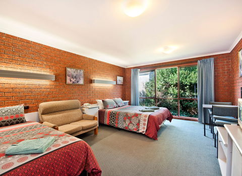 BEST WESTERN Whalers Rest Motor Inn - New South Wales Tourism  1