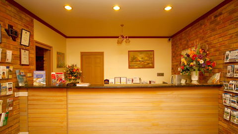 BEST WESTERN Pines Country Club Motor Inn - New South Wales Tourism  2