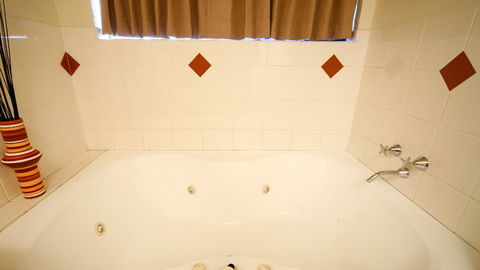 BEST WESTERN Warby Lodge Motor Inn - New South Wales Tourism  1