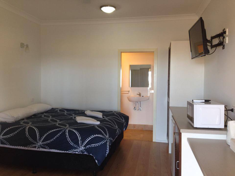 Pine Beach Hotel-Motel - New South Wales Tourism  5