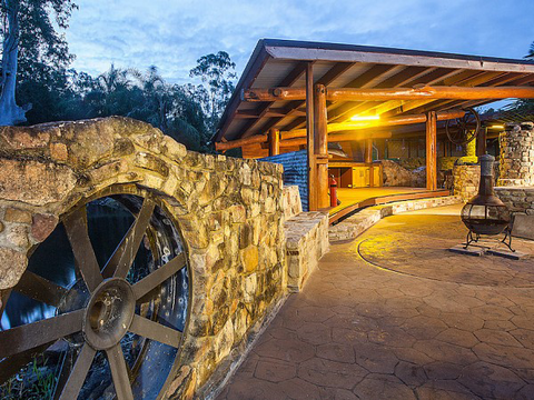 Sticks & Stones - New South Wales Tourism  2