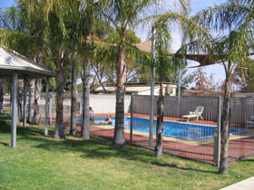 Merredin Caravan Park & Av-A-Rest Village - New South Wales Tourism  0