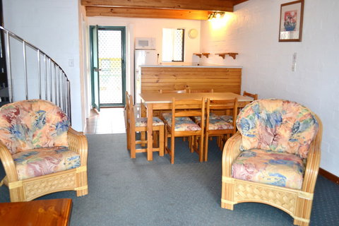 Cottesloe Beach Chalets - New South Wales Tourism  4