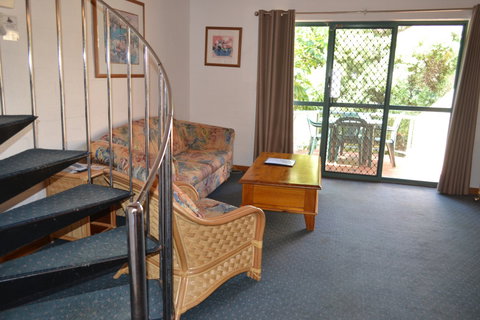 Cottesloe Beach Chalets - New South Wales Tourism  5