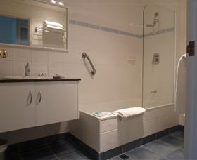 Mayfair Plaza Motel - New South Wales Tourism  3