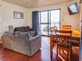Swansea Beach Chalets - New South Wales Tourism  1