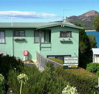 Coles Bay Waterfronters - New South Wales Tourism 