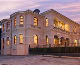 Roxburgh House Apartments - New South Wales Tourism  0