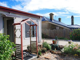 Oatlands Retreat - New South Wales Tourism  0