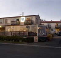 Amos House and Swansea Ocean Villas - New South Wales Tourism 