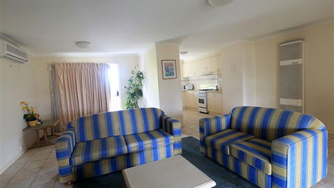 Glen Inn Motel & Apartments - New South Wales Tourism  1