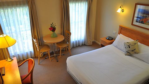 Glen Inn Motel & Apartments - New South Wales Tourism  0