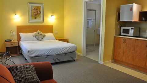 Glen Inn Motel & Apartments - New South Wales Tourism  2