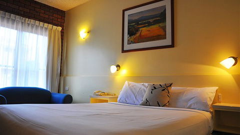 Glen Inn Motel & Apartments - New South Wales Tourism  4