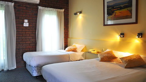 Glen Inn Motel & Apartments - New South Wales Tourism  3