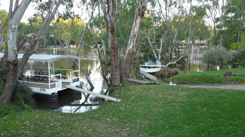Riverside Waterfront Motel Wahgunyah - New South Wales Tourism  0